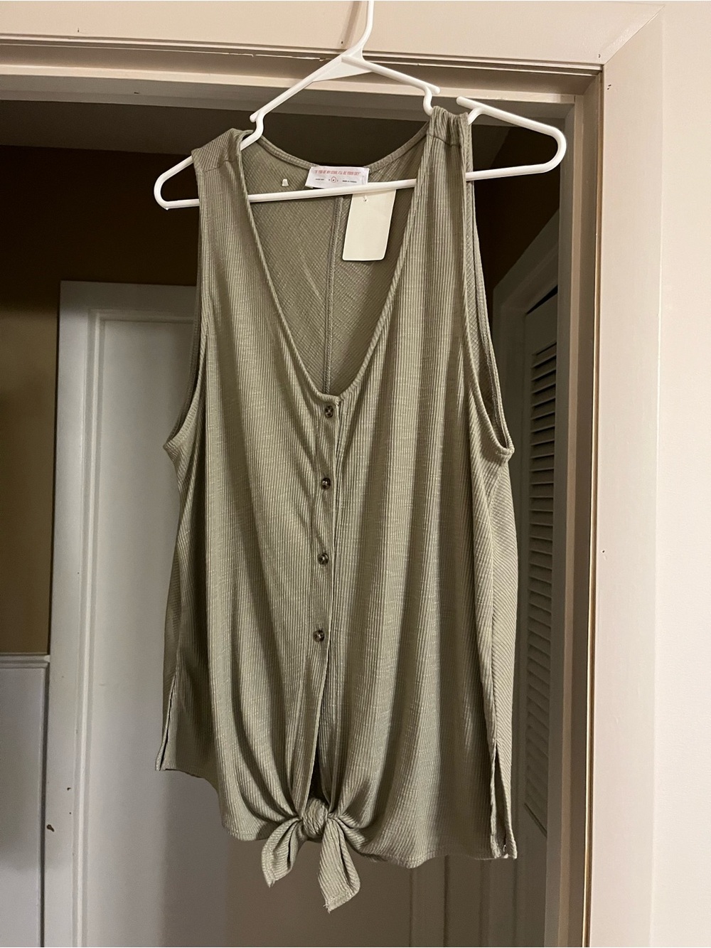 Sleeveless Button-Front Tie-Hem Tank Top - Olive